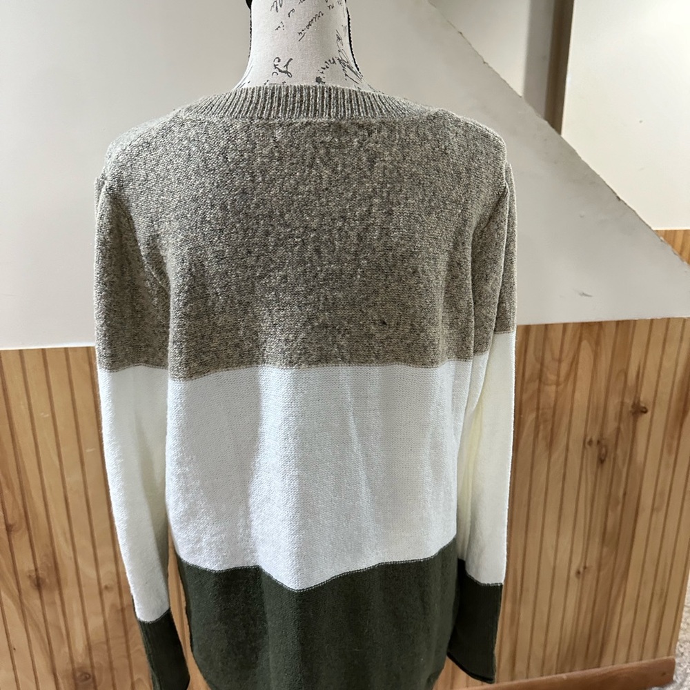 Lefty & Me sweater - Picture 2 of 4